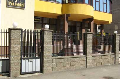 gard prefabricat din beton gri